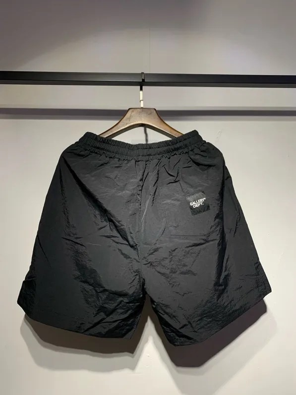 Model 702 P150 quick-drying windbreaker shorts Gallery Dept real shot black, military green, orange red. Hanging racket S. M. L. XL